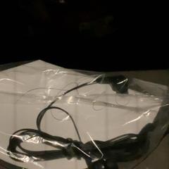 سماعات الرأس Black, cable، كما تم الإبلاغ عنه بواسطة MEININGER Hotel Amsterdam City West عبر iLost