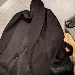 Jacket zwart met bontkraagje, as reported by Gemeente Meierijstad using iLost