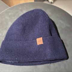 Hatt modra, som rapportert av IKEA Brno ved bruk av iLost