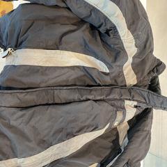 Veste, a été signalé par Centraal magazijn utilisant iLost