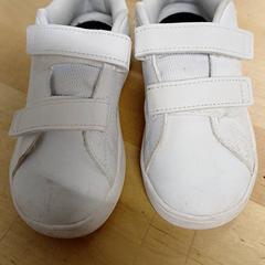 Basket enfant petites baskets, ha sido reportado por IKEA Paris - Thiais con iLost