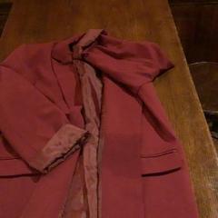 Chaqueta Rood jasje, segundo informou Café Leentje usando iLost