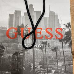 ショッピングバッグ Guess がiLostで Designer Outlet Roosendaal によって報告されました