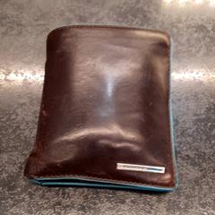 Peněženka, jak nahlášeno Rotterdam The Hague Airport pomocí iLost