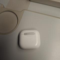 Iphone earplugs wit, som rapportert til iLost