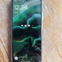 Zwarte mobiele telefoon, amint azt az iLostnak jelentették.