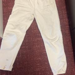 Jeans 413, zoals gemeld door ibis Styles Rotterdam Ahoy met iLost