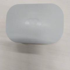 Airpods-deksel wit. Fressh rebel, som rapportert av Arriva Limburg Zuid ved bruk av iLost