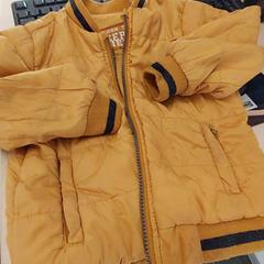 Casaco Couleur moutarde, como reportado por IKEA Brest Guipavas utilizando o iLost