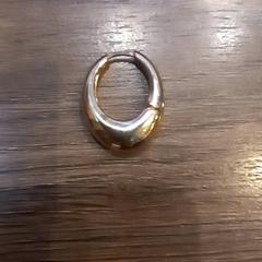 Boucle d'oreille, a été signalé par Leonardo Royal Hotel Amsterdam utilisant iLost