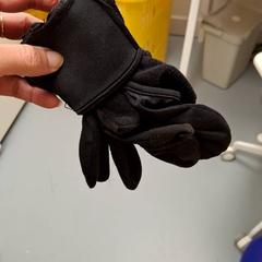 Rukavice, ako bolo nahlásené IKEA Paris - Italie Deux pomocou iLost