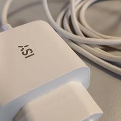 شاحن usb Oplade، كما تم الإبلاغ عنه بواسطة Padualaan 99 عبر iLost