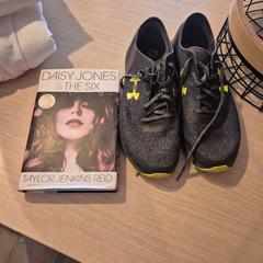 But & Książka, zgłoszono przez Amsterdam ID Aparthotel przy użyciu iLost