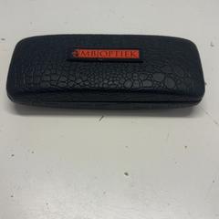 Estuche de anteojos Zwart mb optiek, ha sido reportado por Avonturenpark Hellendoorn con iLost