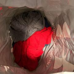 Paquet de vêtements, a été signalé par Ramada by Wyndham Amsterdam Airport Schiphol utilisant iLost