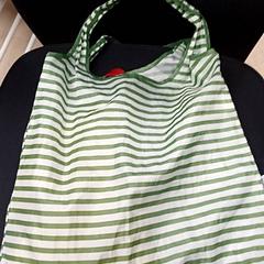 Saco Wit groen gestreept, como reportado por Qbuzz GD Groningen Peizerweg utilizando o iLost