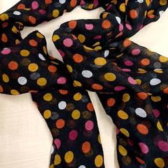 Echarpe femme Noir a petits poids multicolores, zgłoszono przez IKEA Toulon przy użyciu iLost