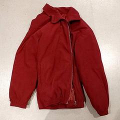 衣類 - Bordeuax jas がiLostで Centraal magazijn によって報告されました