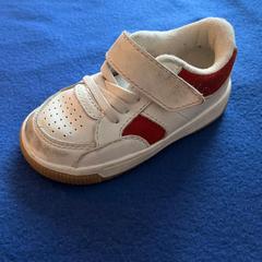 Kinderschoentje maat 22 がiLostに報告されました