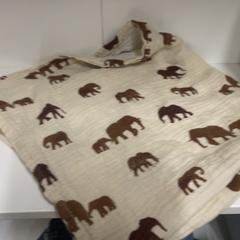 Teppe & Tørke Olifant, som rapportert av IKEA Utrecht ved bruk av iLost