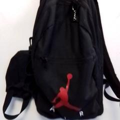 Mochila, ha sido reportado por Hermes Eindhoven con iLost