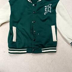 Jaqueta infantil, segons ha informat Qbuzz GD Groningen Peizerweg mitjançant iLost