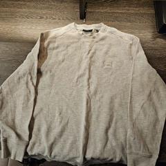 Svetr Grijs, jak nahlášeno WestCord Hotel Eindhoven pomocí iLost