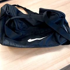 Bolsa de gimnasio Zwart, ha sido reportado por RRReis Veluwe Zuid - Ede con iLost