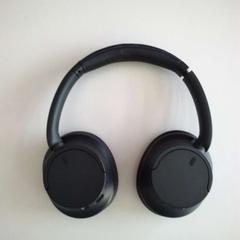 Headphones, as reported by Twisto using iLost