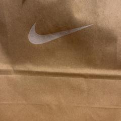 Purchase nike nike, iLost를 사용하여 Designer Outlet Roermond에 보고됨