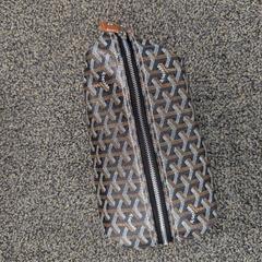 Toilet bag, as reported by TCR Tours using iLost