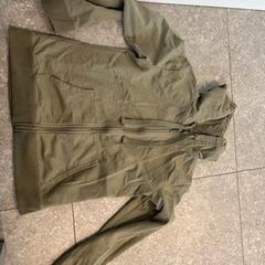 Sweter Groen, kaki, zgłoszono przez Centraal magazijn przy użyciu iLost