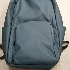 حقائب الظهر والحقائب النهارية Grijs/Blauw، كما تم الإبلاغ عنه بواسطة Regio Oost-Vlaanderen عبر iLost