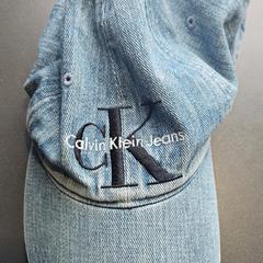 Cap blue, jeans, Calvin Klein jeans Logo, iLost를 사용하여 MEININGER Hotel Salzburg City Center에 보고됨