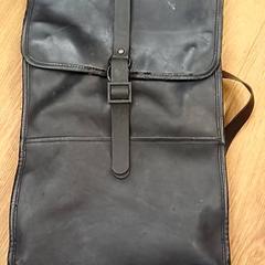 حقائب الظهر والحقائب النهارية Zwart، كما تم الإبلاغ عنه بواسطة HTM عبر iLost