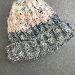 Boné, como reportado por Schönbrunn "Group Center" utilizando o iLost