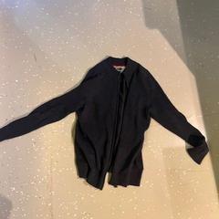 Mellény, amint azt Room Mate Bruno az iLost segítségével jelentette.