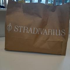 Bolsa papel stradivarius, como reportado por RÍO Shopping - Valladolid utilizando o iLost