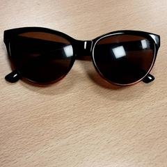 Sunglasses bruin, as reported by Arriva Vechtdallijnen using iLost