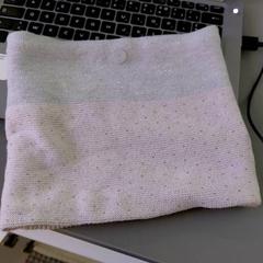 Tour de cou Rose pâle et gris clair, a été signalé par IKEA Nantes utilisant iLost