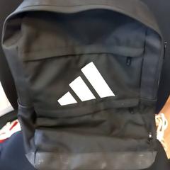 حقائب الظهر والحقائب النهارية، كما تم الإبلاغ عنه بواسطة Arriva Limburg Zuid عبر iLost