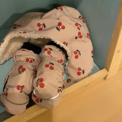 Kesztyű & Beanie, amint azt Familie Resort Molenwaard az iLost segítségével jelentette.