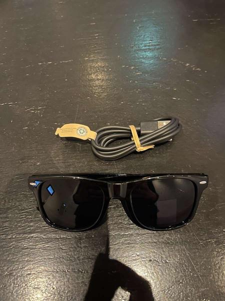 Sunglasses & Usb-c cable zwart