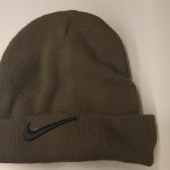 Muts van Nike, groen of bruin, amint azt az iLostnak jelentették.