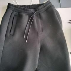 Pantalons curts, segons ha informat Twisto mitjançant iLost