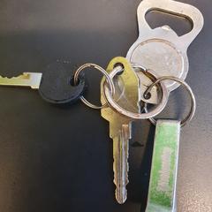sleutels met flesse-opener, keys, can opener, jak bylo nahlášeno na iLost