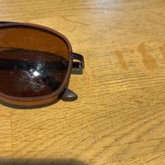 Sonnenbrille, gemeldet von Designer Outlet Roermond über iLost