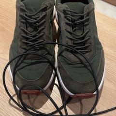 Zapatilla de deporte & Cable, ha sido reportado por Van der Valk Hotel Eindhoven - Best con iLost