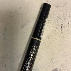 Szempillafesték, amint azt Artis az iLost segítségével jelentette.