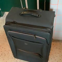 Ekipajea Black, gisa salatu by MEININGER Hotel Köln West iLost erabiliz